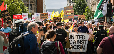 Die ultrarechten Randalierer sind in der Minderzahl, wie sich au...