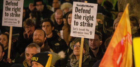 Die britische Linke hatte über Monate gegen das Antistreikgesetz... Die britische Linke hatte über Monate gegen das Antistreikgesetz...