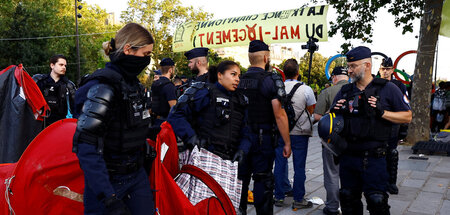 Nichts soll den schönen Schein trügen: Ein Protestcamp in Paris ... Nichts soll den schönen Schein trügen: Ein Protestcamp in Paris ...