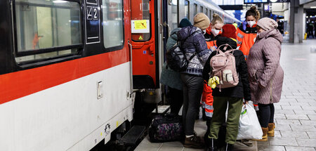 Ukrainische Flüchtlinge nach Ankuft mit Sonderzug in München (12... Ukrainische Flüchtlinge nach Ankuft mit Sonderzug in München (12...