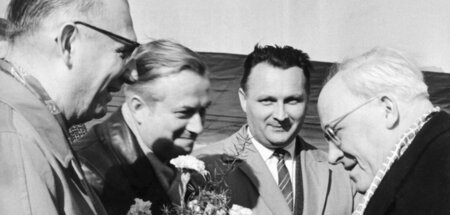 Bischof Moritz Mitzenheim (r.) bei der Rückkehr von einer Reise ...