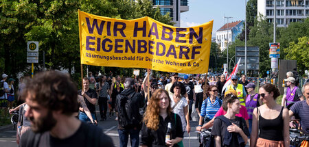 Mieterbewegung on Tour: Protestierer adressieren mittelkleinen A...