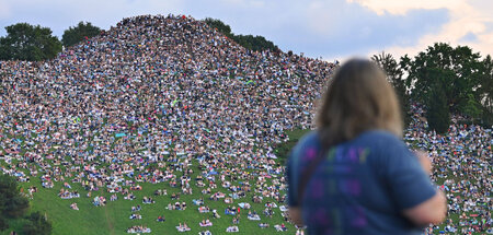 Besucher eines Konzerts im Münchner Olympiapark am Sonnabend