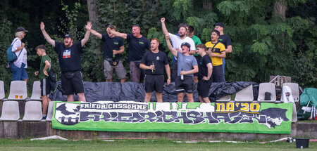 Ungebrochen gut gelaunt: Die Ultras des Friedrichshagener SV