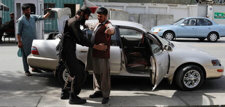 Um Stabilität bemüht: Taliban-Checkpoint in Kabul (6.7.2023)