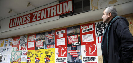 Der Vorsitzende der Linken-Ratsfraktion Yusuf Karacelik vor dem ...