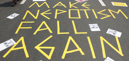 »Die Vetternwirtschaft wieder zu Fall bringen«: Slogan bei den P...