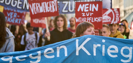 Protest gegen Krieg und Kriegsdienst auf einer Demonstration der...