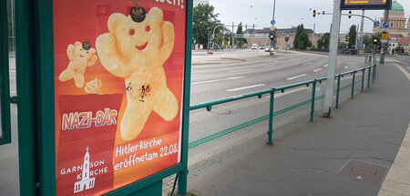 Im Hintergrund die Potsdamer Stadtschlosskopie und die Nikolaiki...