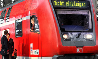 Erstmals sind Doppelstockwagen von DB Regio von den bei der Bahn... Erstmals sind Doppelstockwagen von DB Regio von den bei der Bahn...