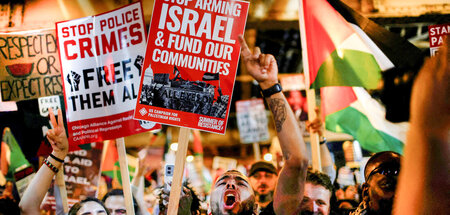 »Stoppt Waffenlieferungen an Israel und finanziert unsere Kommun... »Stoppt Waffenlieferungen an Israel und finanziert unsere Kommun...