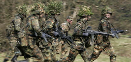 Moos im Kopf: Getarnte Wehrpflichtige, als es die Wehrpflicht no...