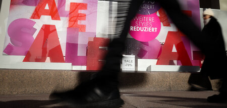 Shopping ist nicht: Viele Menschen fürchten um ihre Jobs und spa...
