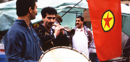 Hier beim Ostermarsch in Dortmund 1990 durfte die PKK-Fahne noch...