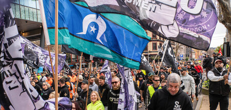 Allein in Melbourne gingen Berichten zufolge mehr als 50.000 Men...