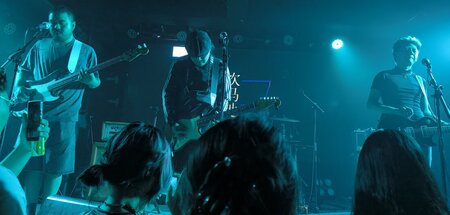 Like a Roadrunner: Die Band 饮马池 (Yinmachi, in etwa: Stall zum Tr...