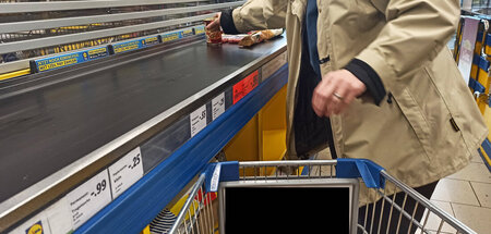 Vor dem Kassenband sitzt das Geld im Portemonnaie überhaupt nich...