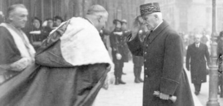 Kardinal und Marschall, Repräsentanten des Vichy-Regimes in Lyon...