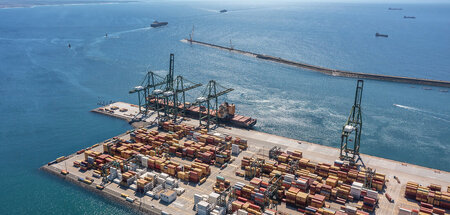 Der Containerhafen in Setúbal: Waffenlieferungen an Israel sind ... Der Containerhafen in Setúbal: Waffenlieferungen an Israel sind ...
