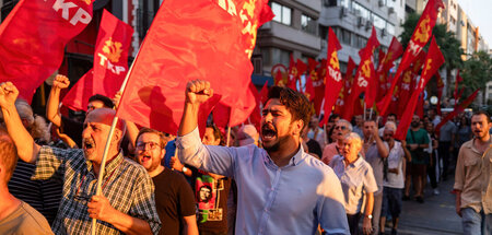 Anhänger der Kommunistischen Partei der Türkei protestieren am M...