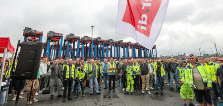 »Sehr unruhige Zeiten«: Warnstreik von HHLA-Arbeitern am vergang... »Sehr unruhige Zeiten«: Warnstreik von HHLA-Arbeitern am vergang...