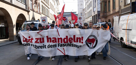 »Eine klare antikapitalistische und antimilitaristische Botschaf...
