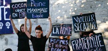 Feministinnen protestieren vor dem Gerichtsgebäude (Avignon, 2.9...