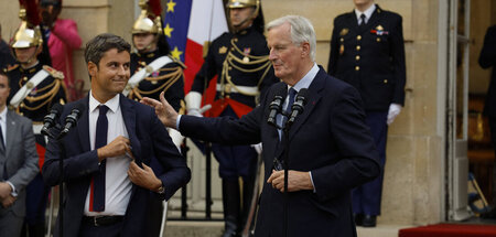Scheidender und neuer Premier Frankreichs bei der Übergabezeremo... Scheidender und neuer Premier Frankreichs bei der Übergabezeremo...