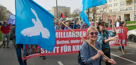 Berliner Ostermarsch 2024 auf der Karl-Marx-Allee