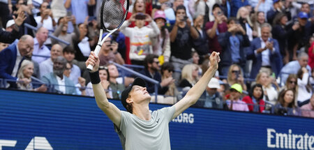 Positives Beispiel: Jannik Sinner nach dem Sieg bei den US Open ... Positives Beispiel: Jannik Sinner nach dem Sieg bei den US Open ...
