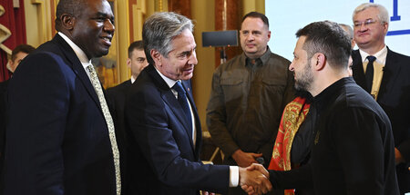 Shakehands der Kriegskoalitionäre am Mittwoch in Kiew Shakehands der Kriegskoalitionäre am Mittwoch in Kiew