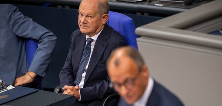 Kanzler Olaf Scholz (SPD) und CDU-Chef Friedrich Merz beharkten ... Kanzler Olaf Scholz (SPD) und CDU-Chef Friedrich Merz beharkten ...