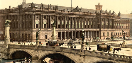 Börse hinter der Friedrichs­brücke in ­Berlin um 1890 (digital r...