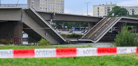 11. September 2024 in Dresden: Teile der Carolabrücke über die E...