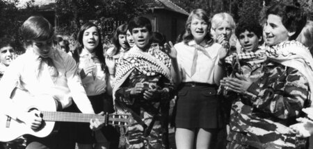 Internationales Sommer­lager in der Pionier­republik »­Wilhelm P...