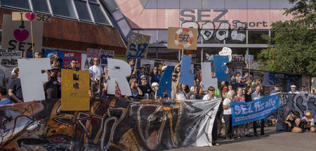 Demonstration »SEZ für alle!« am 1. September 2024 vor dem SEZ Demonstration »SEZ für alle!« am 1. September 2024 vor dem SEZ