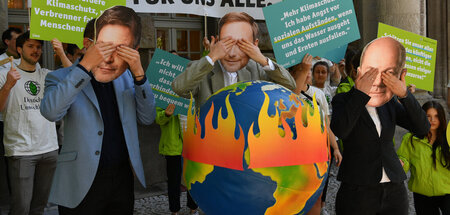 Erdkugel in Flammen: Führungstrio des Bundeskabinetts im globale...
