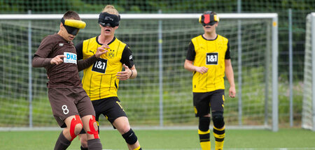 Wenn die Augen nicht mitspielen können: Blindenfußballerinnen