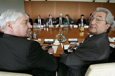 »Gemeinsame Interessenlage«: BDA-Chef Dieter Hundt (r.)  mit DGB...