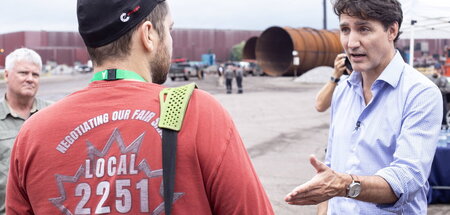Inszenierung misslungen: Kanadas Premier Trudeau mit Stahlarbeit...