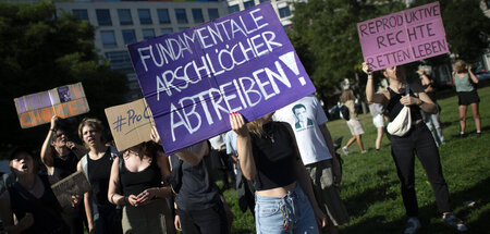 Wo Reaktionäre aufmarschieren, sind Feministinnen nicht weit: Le...