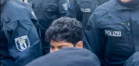 Rundumbetreuung durch die Berliner Polizei für einen Elfjährigen...