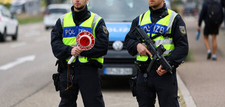 »Du kommst hier net rein«: Polizeikontrolle an der Grenze zu Fra...