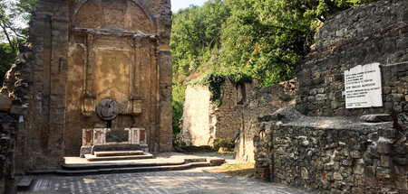 Die Überreste der Kirche der Heiligen Maria Assunta di Casaglia ...