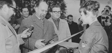 Der gemütliche Schein trügt: Walter Ulbricht weiht ein Industrie...