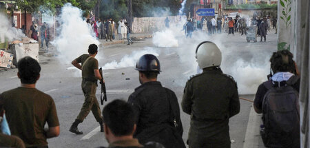 Tränengas gegen Demonstranten: Rawalpindi am Sonnabend Tränengas gegen Demonstranten: Rawalpindi am Sonnabend