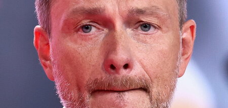 Die Frage ins Gesicht geschrieben: Wie kann dieses Land meine Pa...