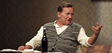 Klaus Manchen als Maurerpolier John in Gerhart Hauptmanns »Die R...