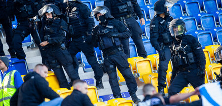 Fußballfans fordern ein Ende des polizeilichen Datensammelns in ...