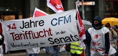 Beschäftigte der Charité Facility Management (CFM) im Arbeitskam...